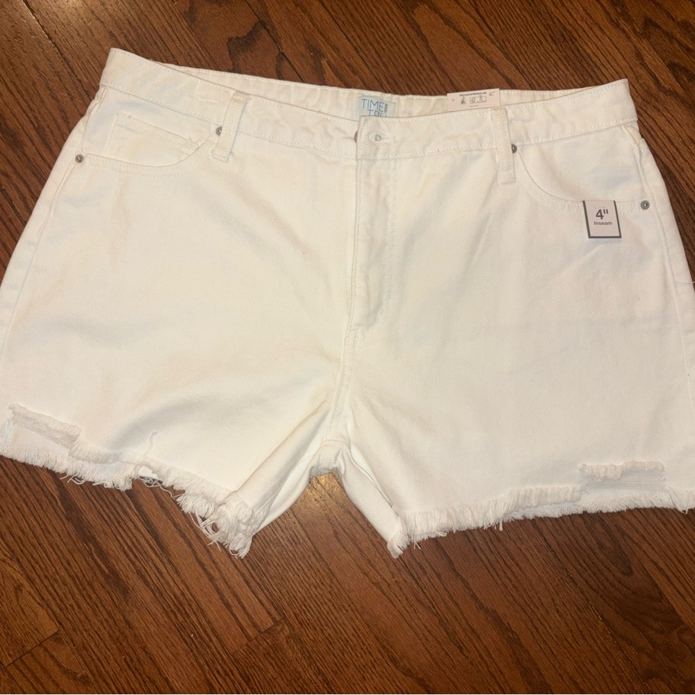 Time and Tru Women’s Shorts White Size 18 New with Tags 100% Cotton 4 In Inseam